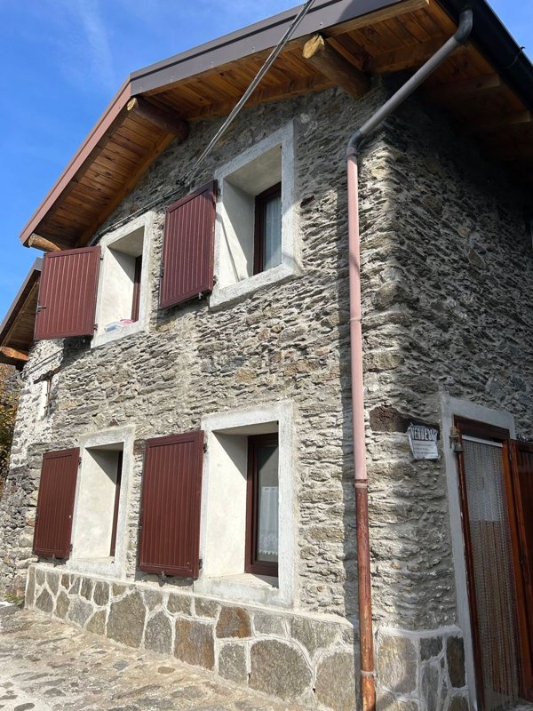 appartamento in vendita a Valvarrone in zona Subiale