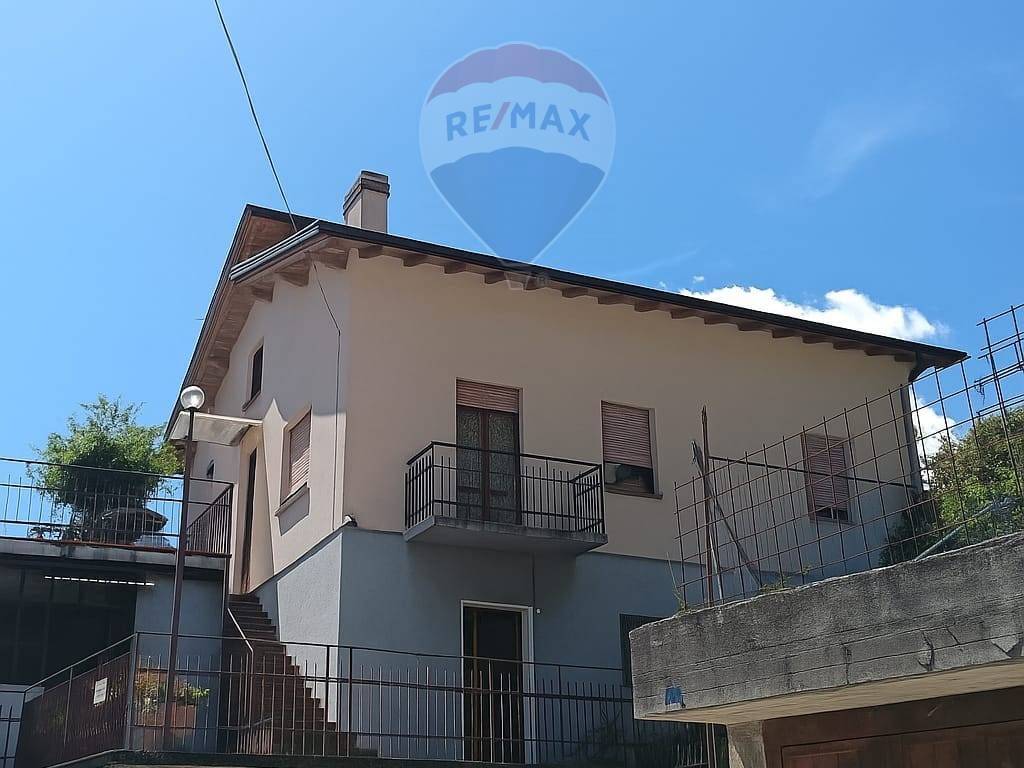 casa indipendente in vendita a Valvarrone in zona Vestreno