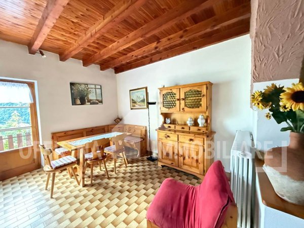 appartamento in vendita a Valvarrone in zona Avano