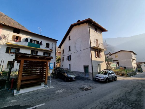 casa indipendente in vendita a Valvarrone in zona Tremenico