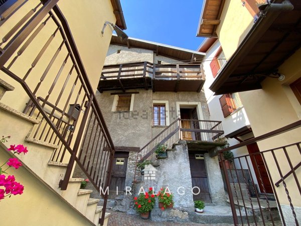 casa indipendente in vendita a Valvarrone in zona Vestreno