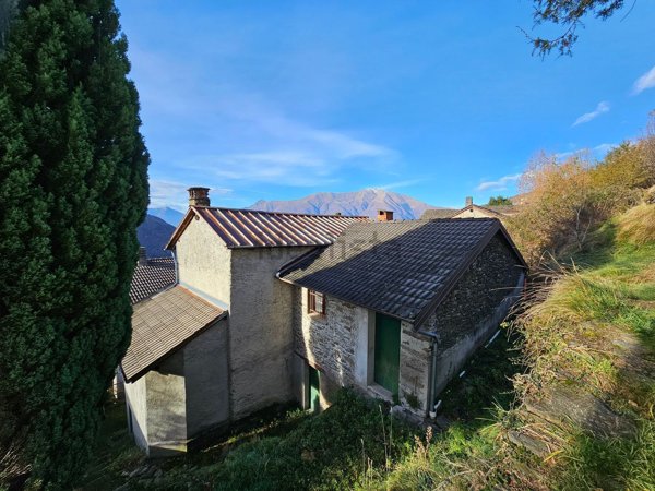 casa indipendente in vendita a Valvarrone in zona Introzzo