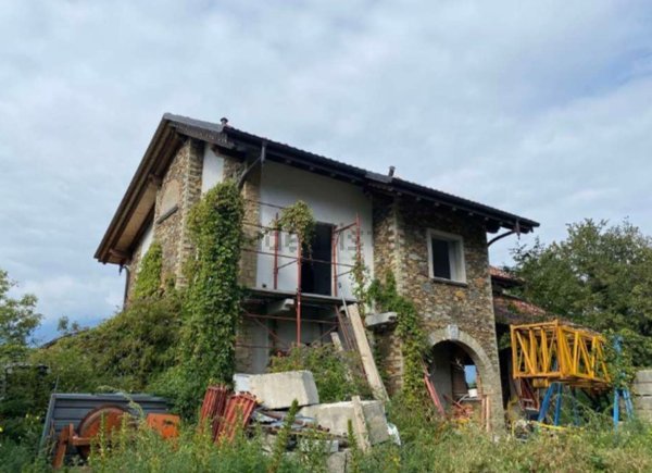 casa indipendente in vendita a Valvarrone in zona Vestreno