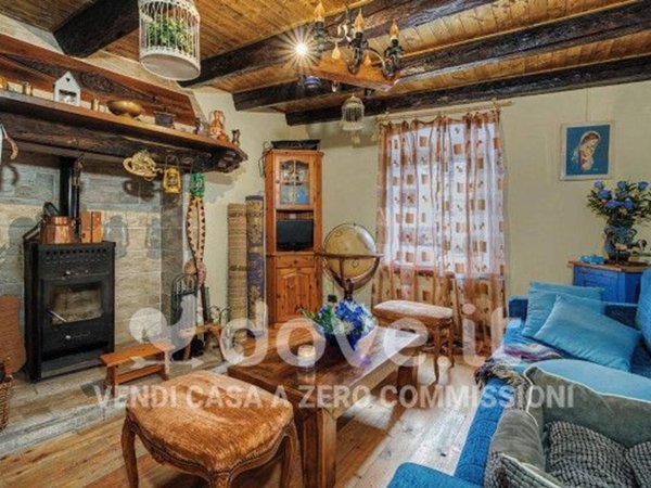 casa indipendente in vendita a Valvarrone in zona Introzzo