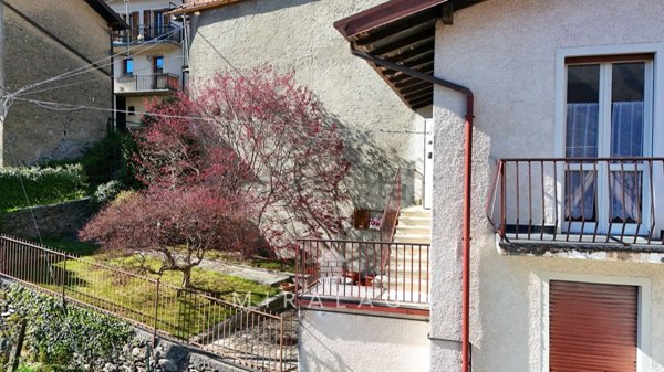 casa indipendente in vendita a Valvarrone in zona Vestreno