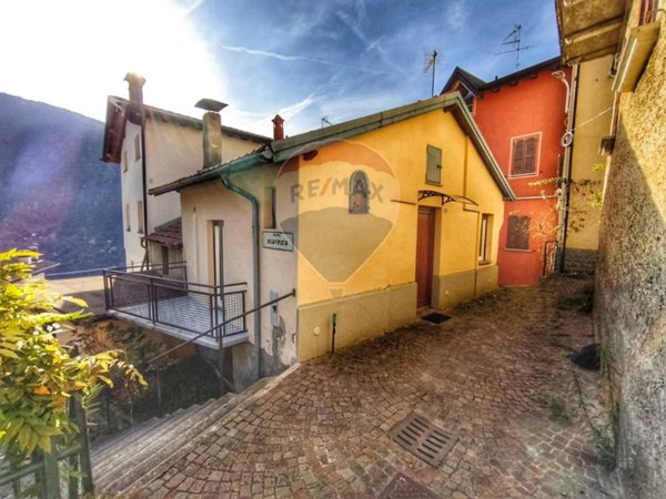 casa indipendente in vendita a Valvarrone in zona Vestreno