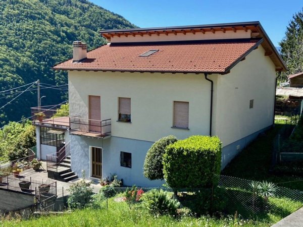 casa indipendente in vendita a Valvarrone in zona Vestreno