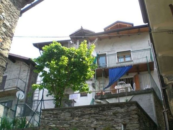 casa indipendente in vendita a Valvarrone in zona Tremenico