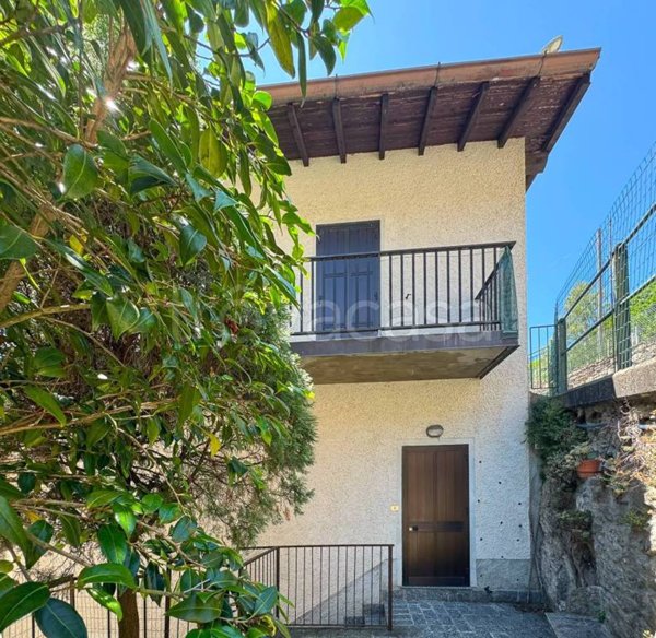 casa indipendente in vendita a Valvarrone in zona Vestreno
