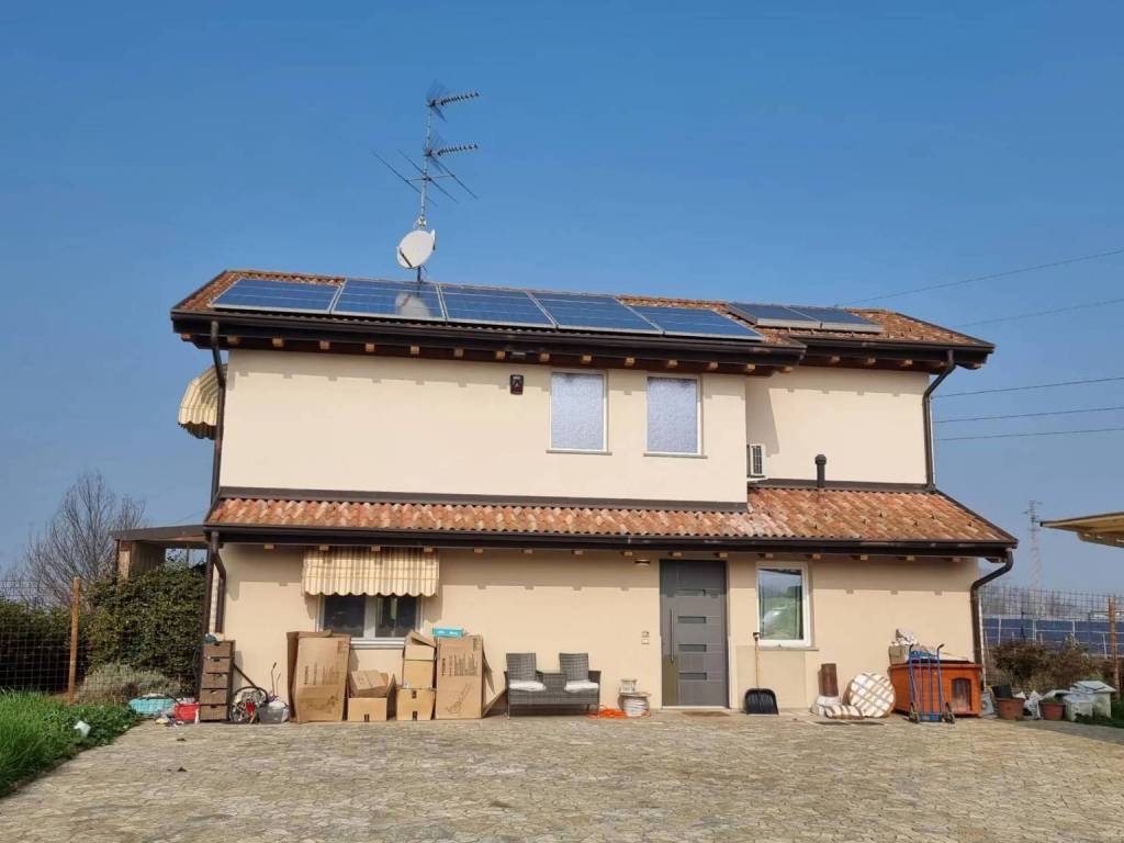 casa indipendente in vendita a Francavilla Bisio