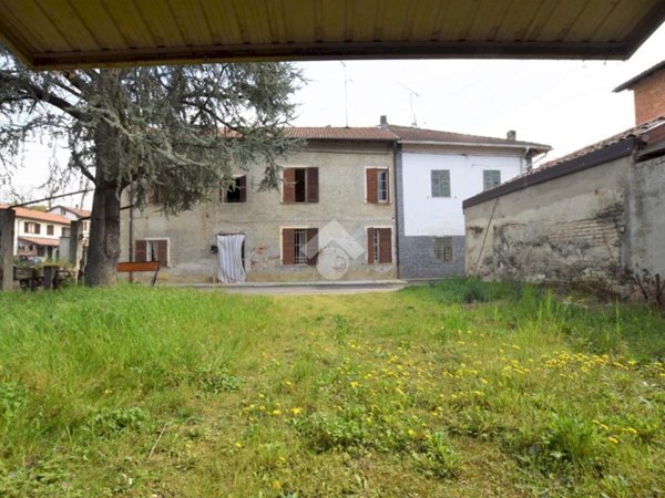 casa semindipendente in vendita a Francavilla Bisio