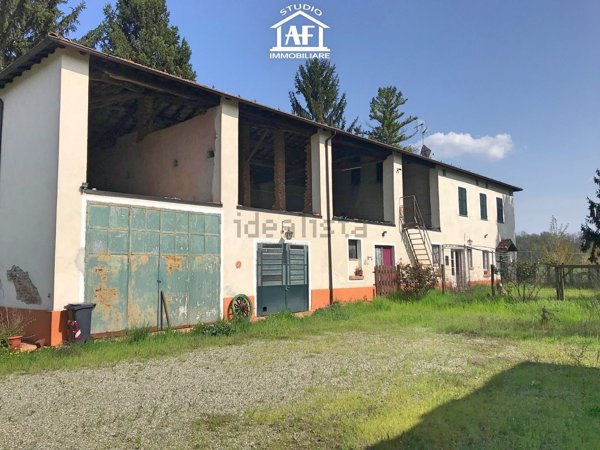 esavano in vendita a Francavilla Bisio