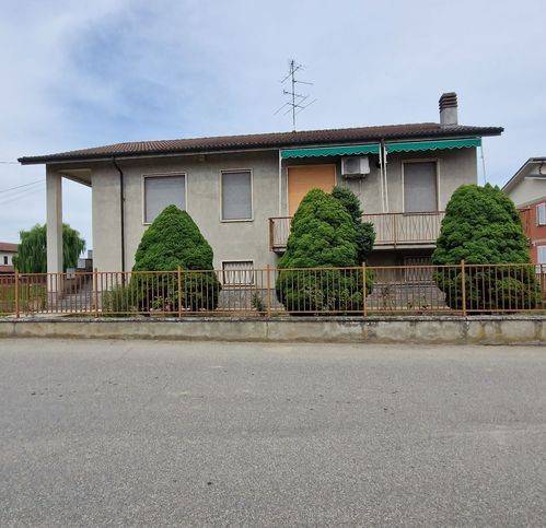casa indipendente in vendita a Frassineto Po