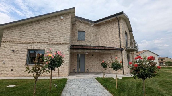 casa indipendente in vendita a Frugarolo
