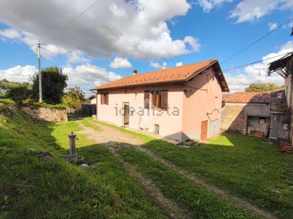 casa indipendente in vendita a Garbagna in zona Ca' dei Bianchi