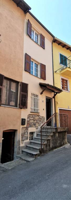 casa indipendente in vendita a Gavi