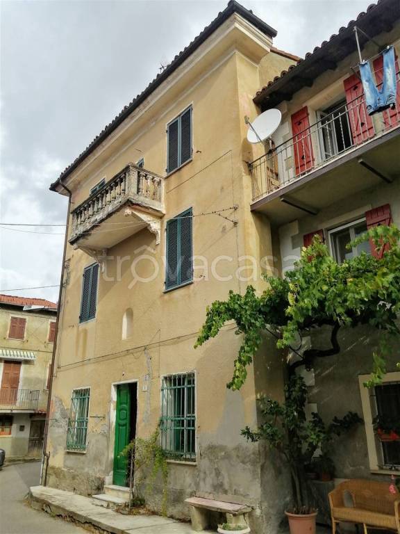 casa indipendente in vendita a Gavi