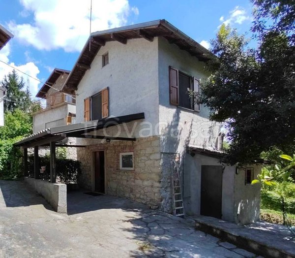 casa indipendente in vendita a Gavi
