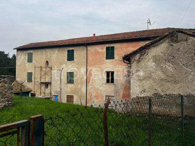 casa indipendente in vendita a Gavi