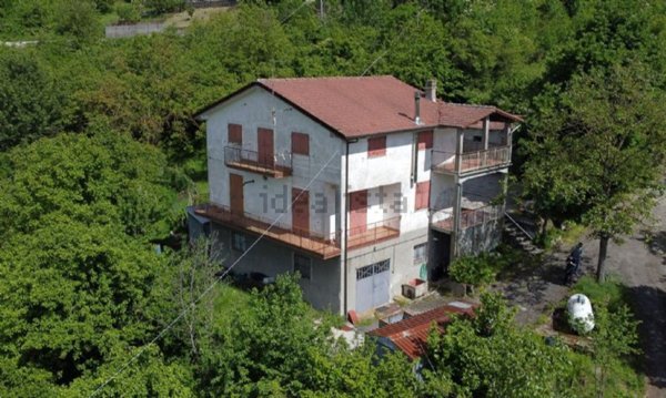 casa indipendente in vendita a Gavi