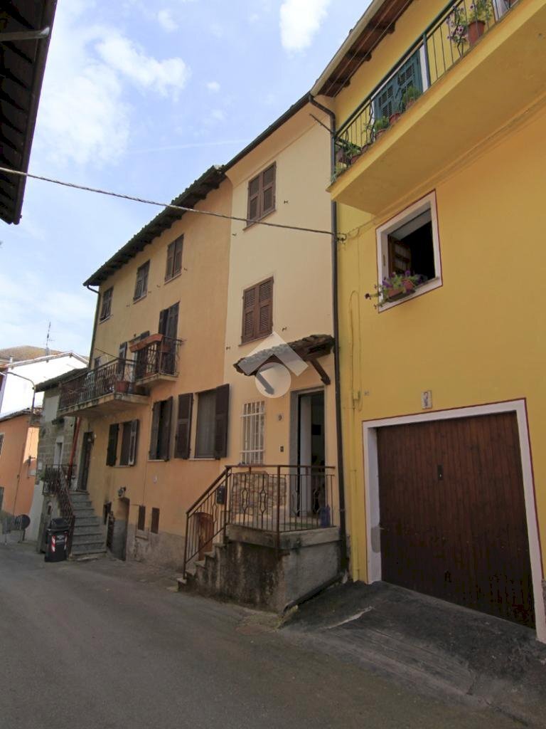 casa indipendente in vendita a Gavi