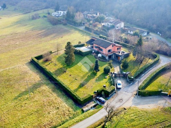 casa indipendente in vendita a Gavi