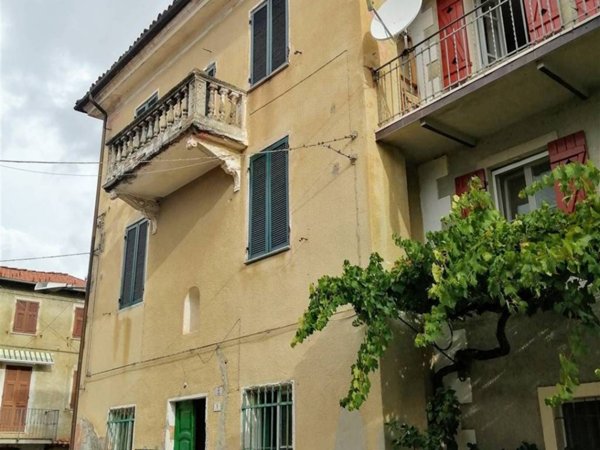 casa semindipendente in vendita a Gavi