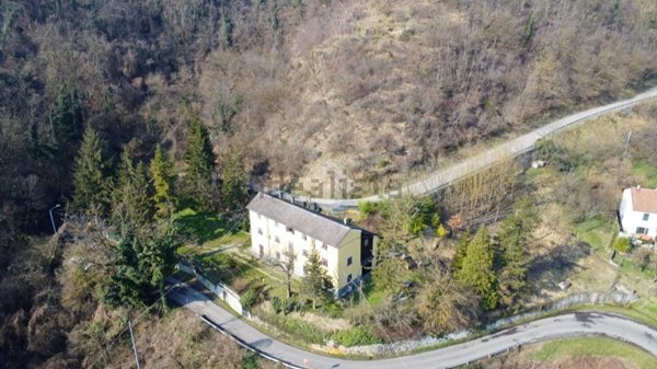 casa indipendente in vendita a Gavi