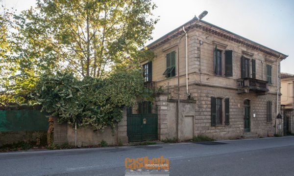 casa indipendente in vendita a Gavi