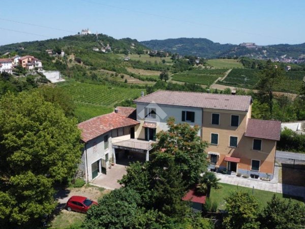 casa semindipendente in vendita a Gavi