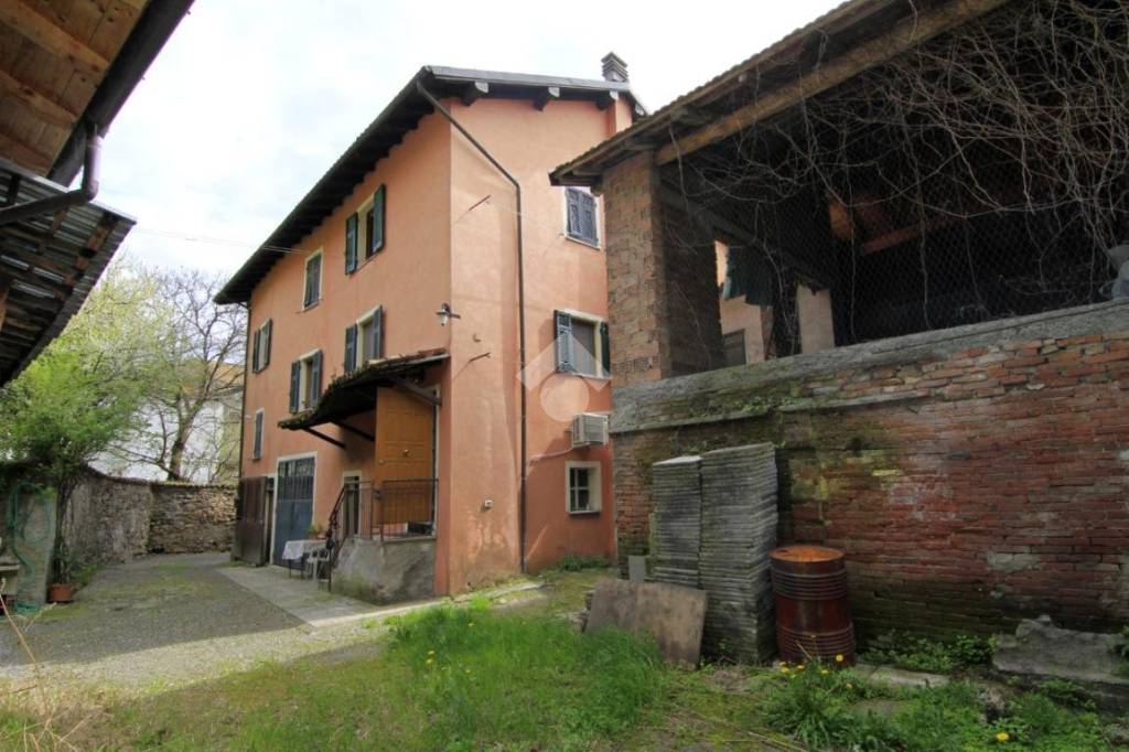 casa semindipendente in vendita a Gavi