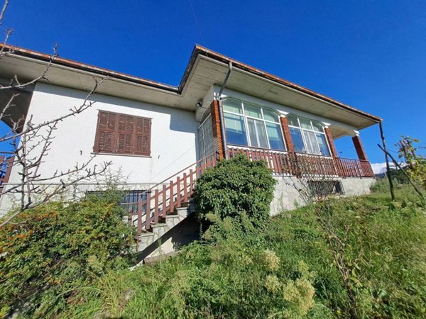 casa indipendente in vendita a Gavi