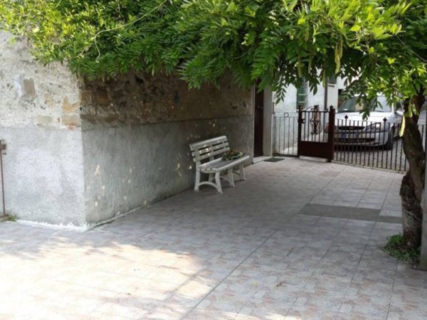 casa indipendente in vendita a Gavi