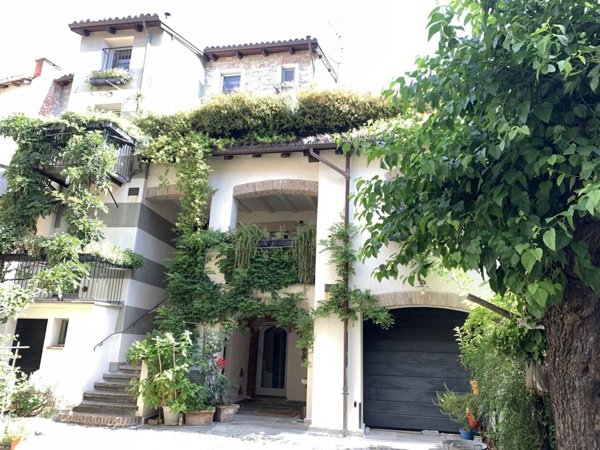 casa indipendente in vendita a Gavi