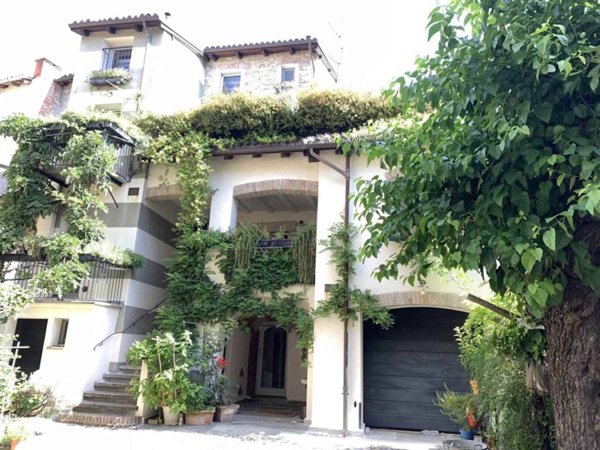 casa indipendente in vendita a Gavi