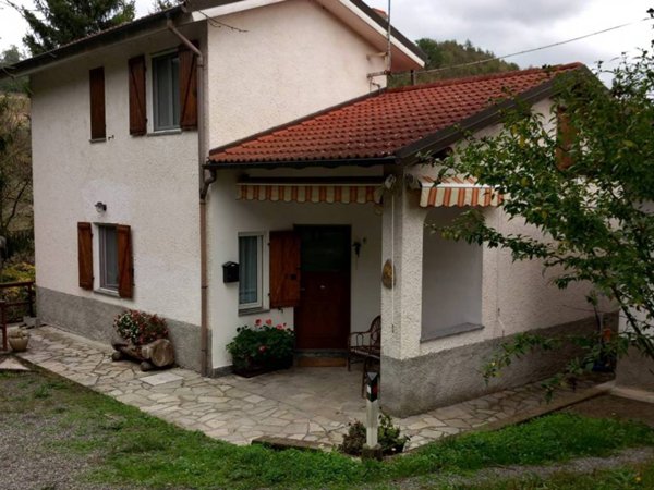 casa indipendente in vendita a Gavi