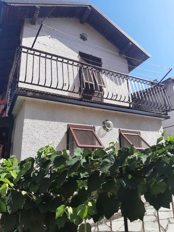 casa indipendente in vendita a Gavi