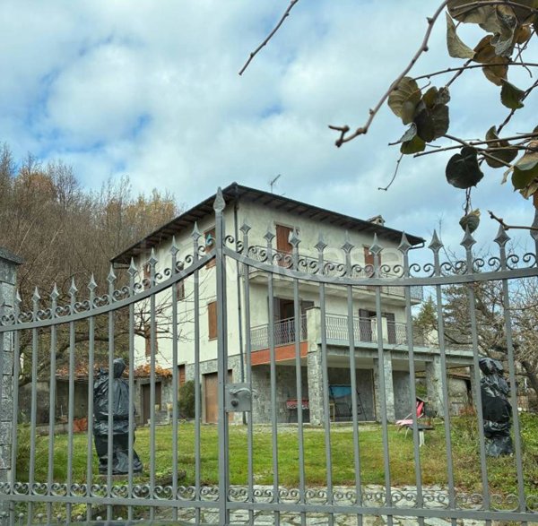 casa indipendente in vendita a Gavi
