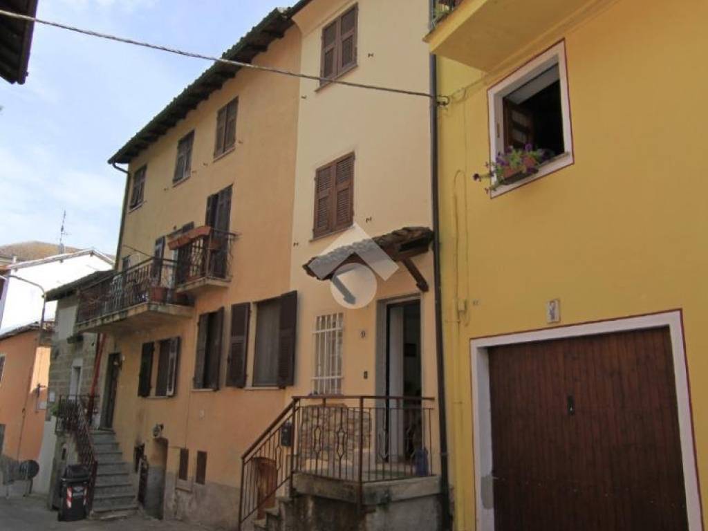 casa indipendente in vendita a Gavi