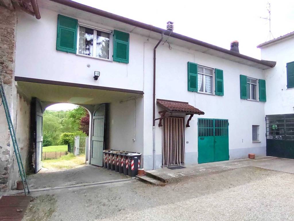 casa indipendente in vendita a Gavi in zona Alice