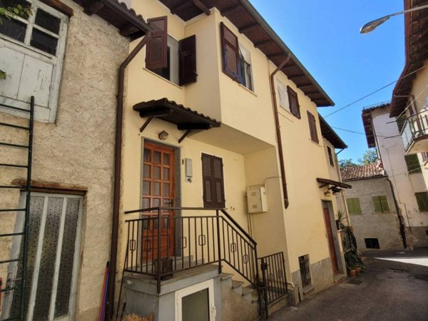 casa indipendente in vendita a Gavi