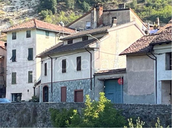 casa indipendente in vendita a Gavi