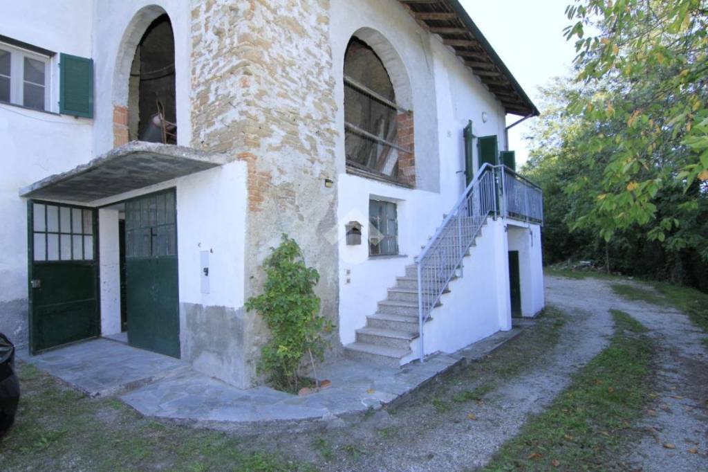 casa indipendente in vendita a Gavi