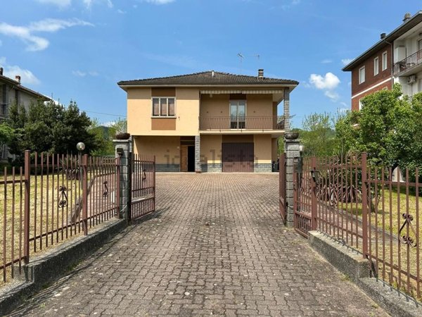 casa indipendente in vendita a Gavi