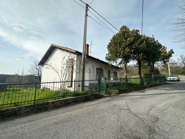 casa indipendente in vendita a Gavi