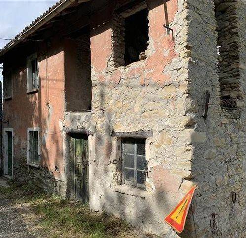 casa indipendente in vendita a Gavi