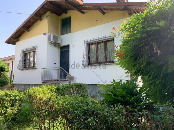casa indipendente in vendita a Gavi