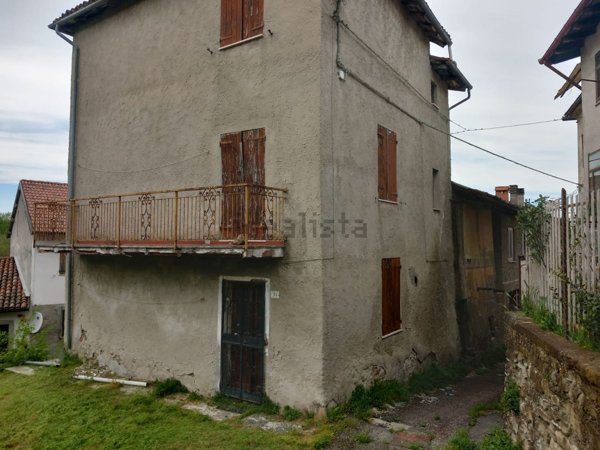 pentavano in vendita a Gavi