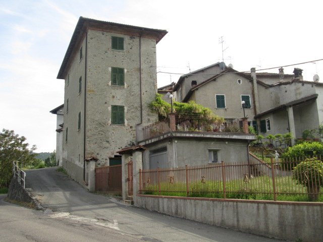 casa indipendente in vendita a Gavi in zona Alice