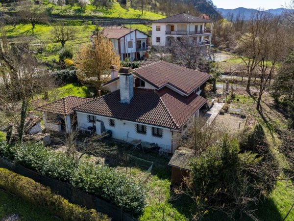 casa indipendente in vendita a Gavi